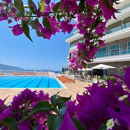 Toto Hotel & Apartments Radhimë Екстериор снимка