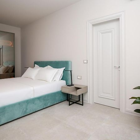 Toto Hotel & Apartments Radhimë Екстериор снимка