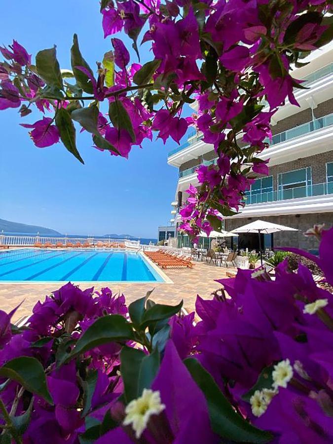 Toto Hotel & Apartments Radhimë Екстериор снимка