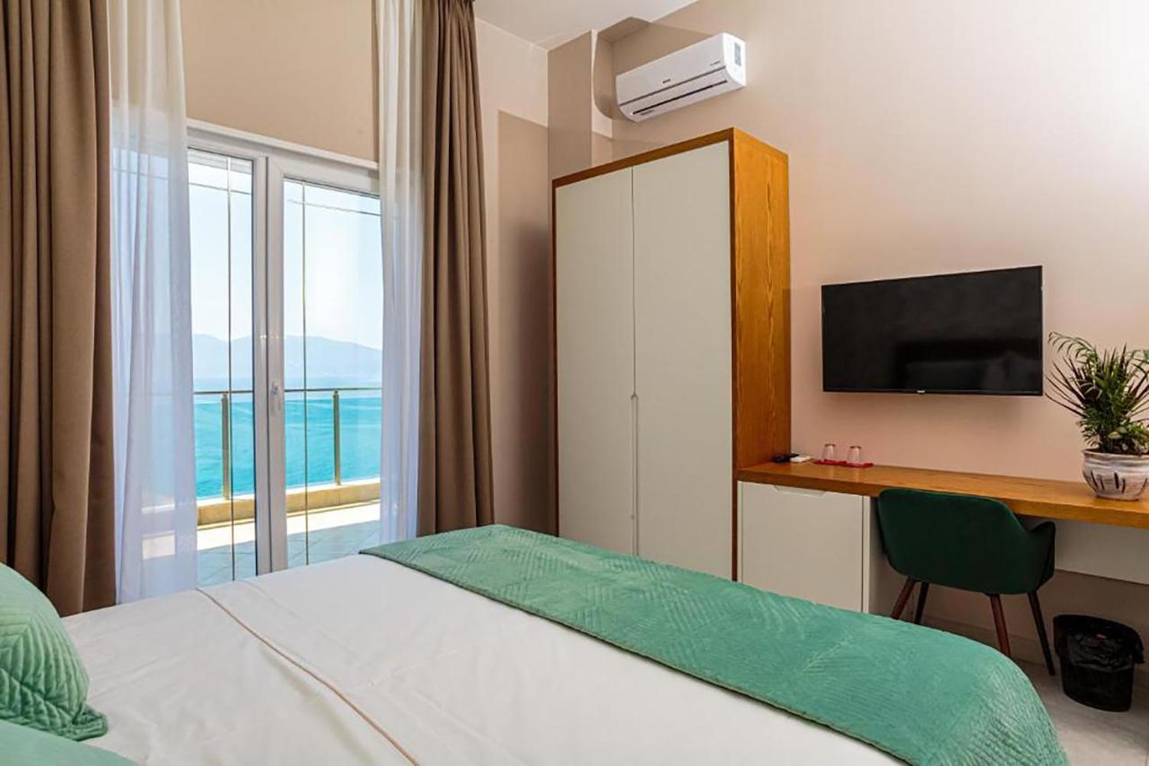 Toto Hotel & Apartments Radhimë Екстериор снимка