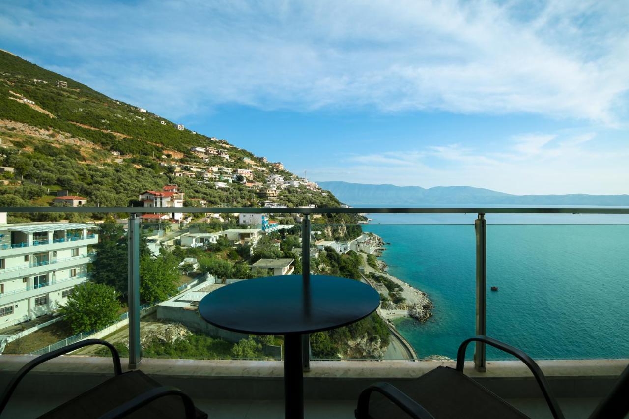 Toto Hotel & Apartments Radhimë Екстериор снимка