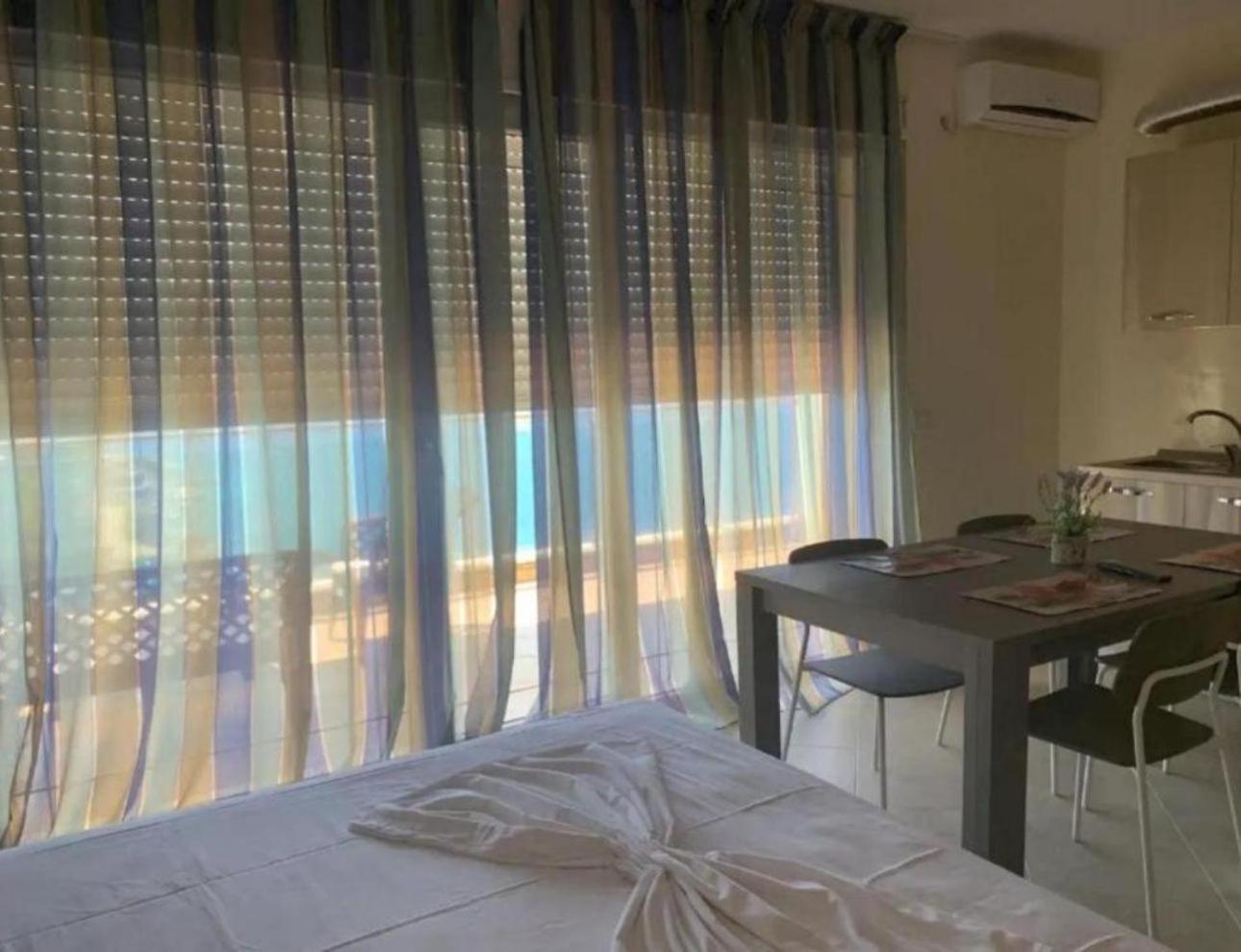 Toto Hotel & Apartments Radhimë Екстериор снимка