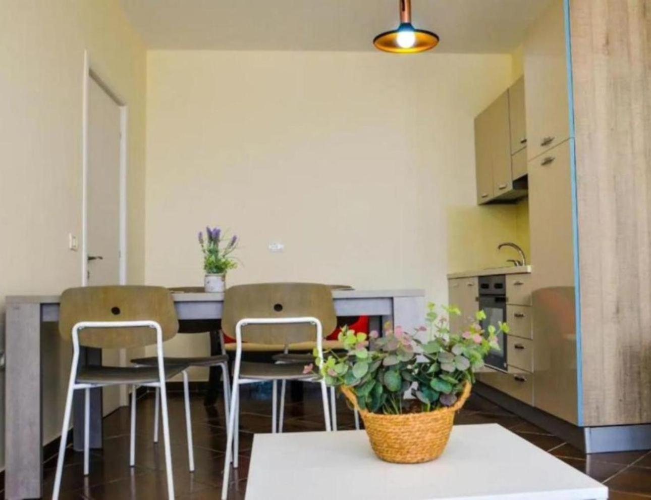 Toto Hotel & Apartments Radhimë Екстериор снимка
